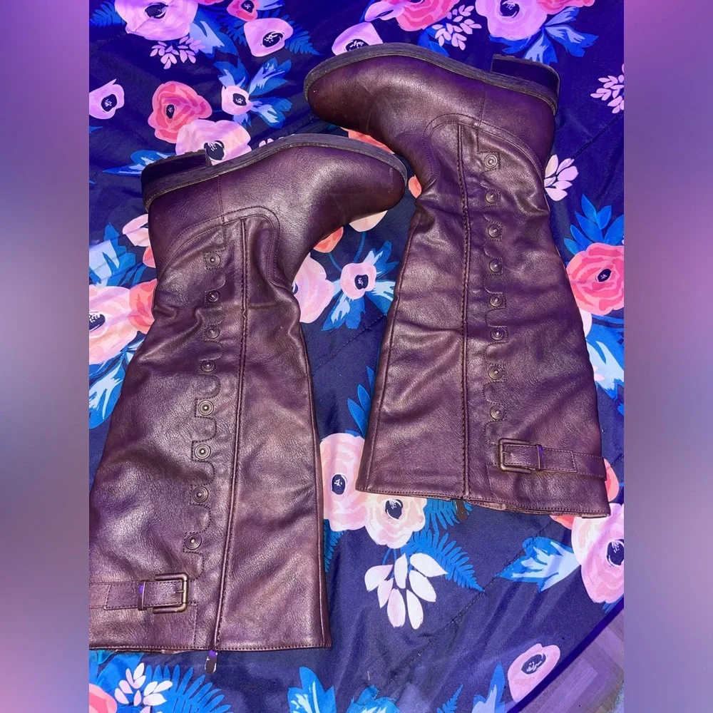 Boots - Picture 2 of 3